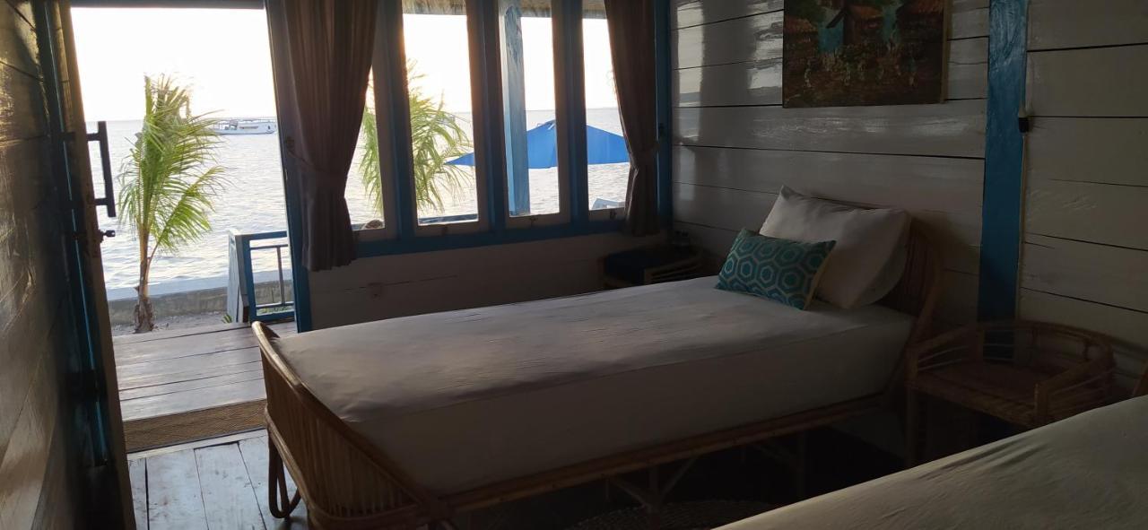 Moyo Island Resort Buitenkant foto
