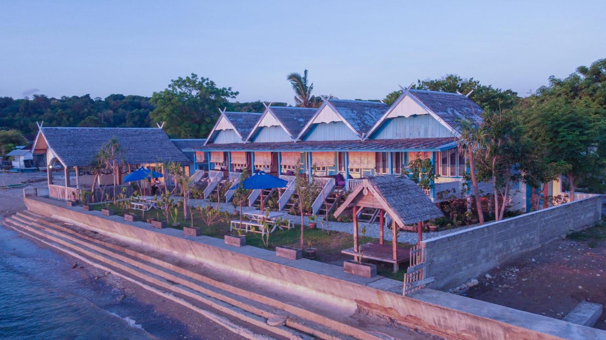 Moyo Island Resort Buitenkant foto