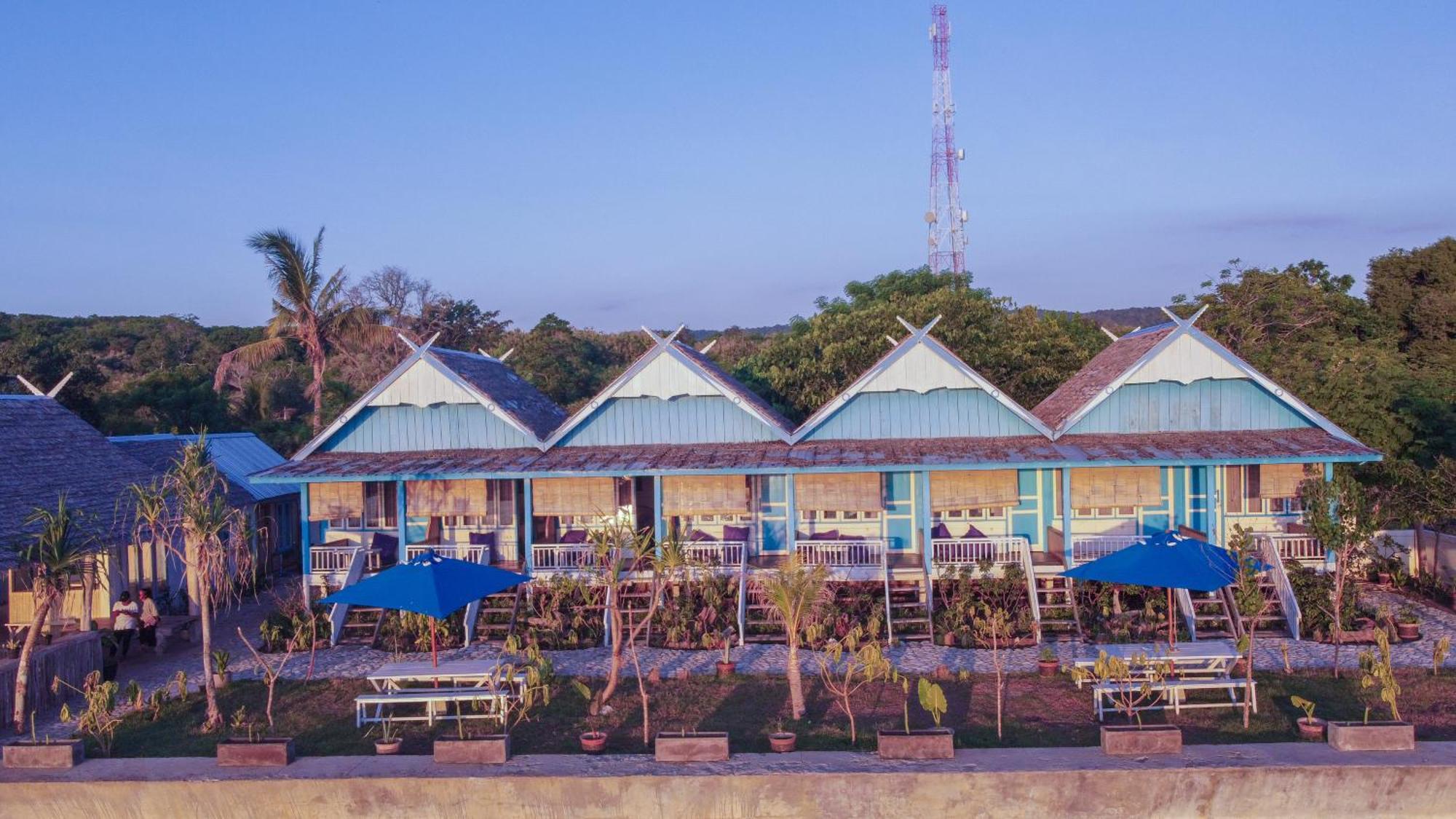 Moyo Island Resort Buitenkant foto