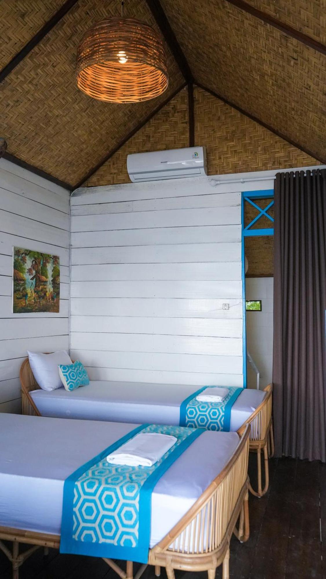Moyo Island Resort Buitenkant foto